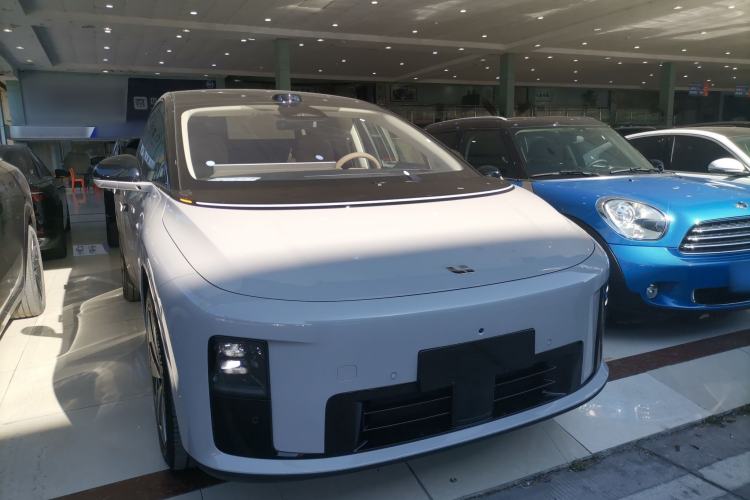 Used Li Auto Li Auto i8 2025 Model Standard Version
