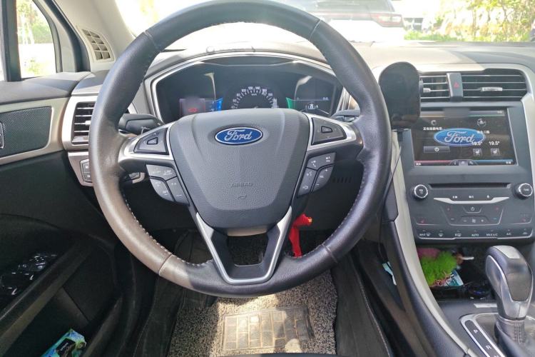 Used Ford Mondeo 2013 2.0L GTDi 200 Luxury Model Steering Wheel