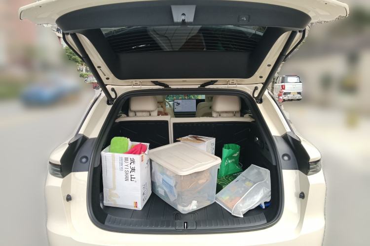 Used Li Auto i6 2025 Model Two-Wheel-Drive Standard Type
