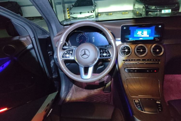 Used Mercedes-Benz GLC 2022 Second Facelift GLC 260 L 4MATIC Luxury Edition Steering Wheel