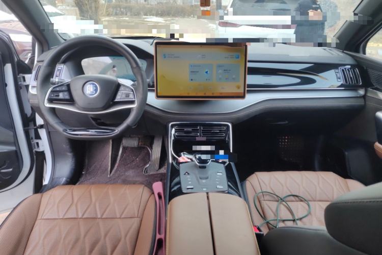 Used BYD Tang New Energy 2023 DM-i Champion Edition 112KM Prestige Model Center Console