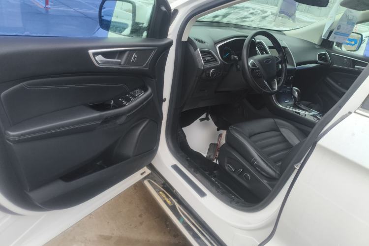 Used Ford Edge 2015 2.0T GTDi Two-Wheel-Drive High-Line Version
