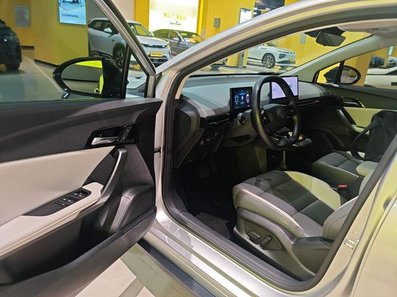 Used MG 4 EV 2023 415 km Range Sea-Faring Champion Edition — 15
