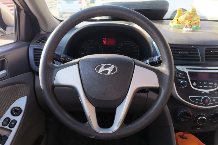 Used Hyundai Verna (older generation) 2010 Sedan 1.4L Manual Comfort GS Steering Wheel