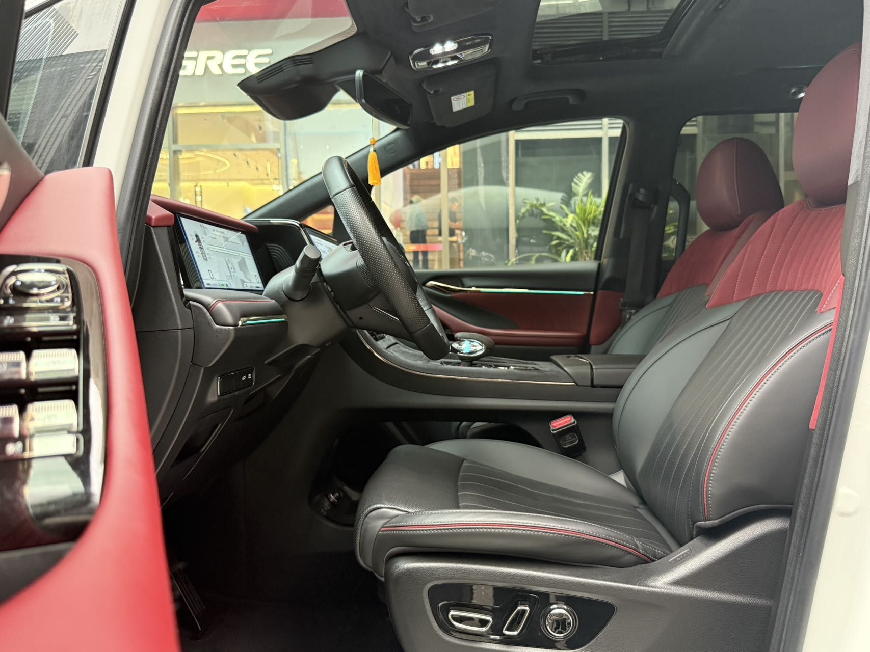 Переднее сиденье в автомобиле