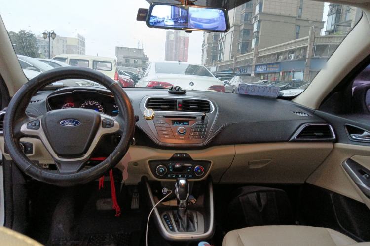 Used Ford Escort 2015 1.5L Automatic Fashion Model Center Console