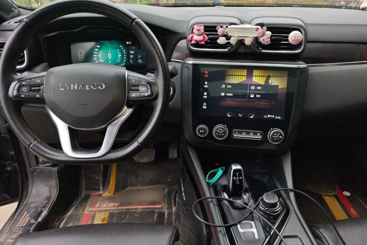 Used Lynk & Co 03 2020 2.0TD Automatic Trend Edition Center Console