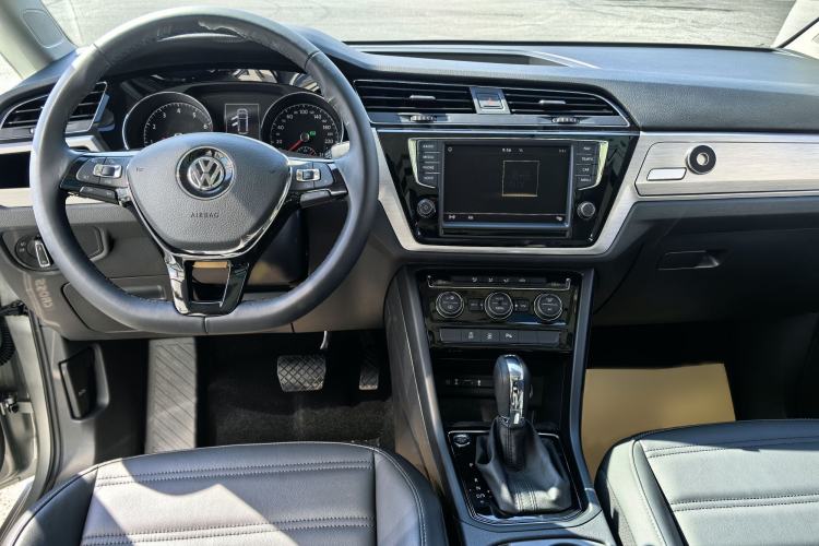 Used Volkswagen Touran 2018 Volkswagen Touran L 280TSI DSG Boundary Edition 7 Seats China VI Standard Interior 7