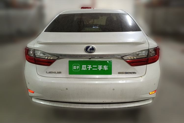 Used Lexus ES 2015 300h Luxury Edition
