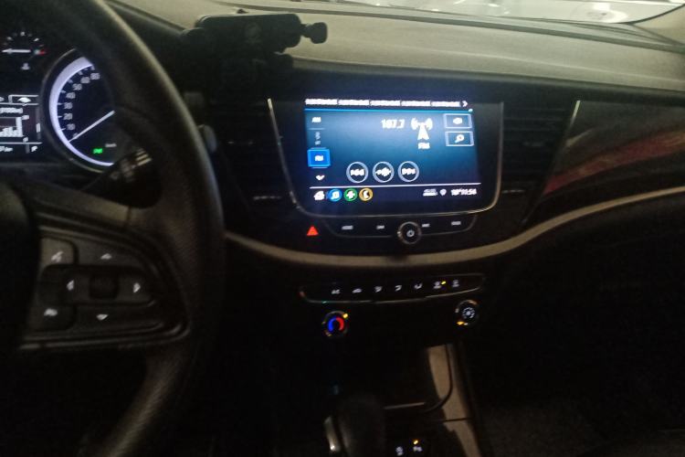 Used Buick Verano 2020 20T CVT Leading Edition Center Console