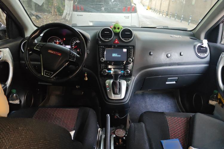 Used Haval H6 2013 Upgraded Model 2.4L Automatic Two-Wheel Drive Elite Version Center Console