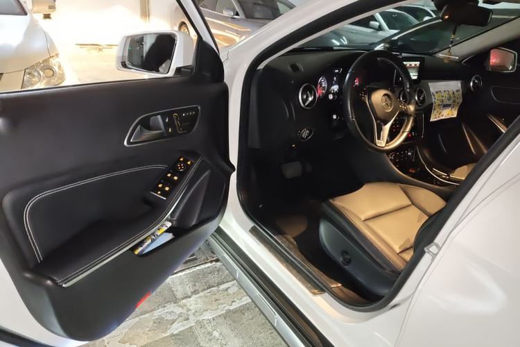 Used Mercedes-Benz GLA 2015 GLA 200 Sport Edition Driver Seat