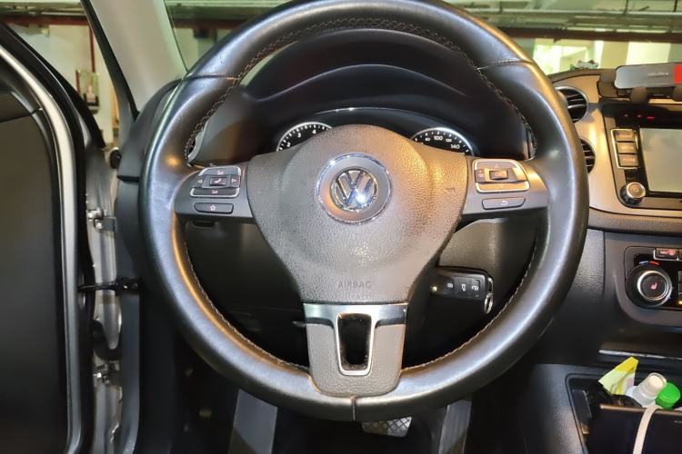 Used Volkswagen Tiguan 2012 1.8TSI Automatic Two-Wheel Drive Zhaoshi Edition Steering Wheel