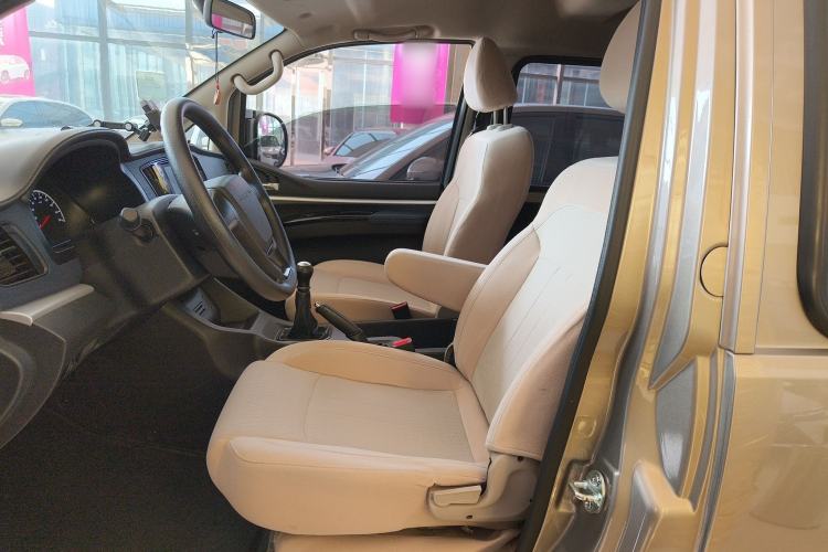 Used FORTHING Lingzhi 2023 M5L 1.6L Base Model 7 Seats Left Front Seat