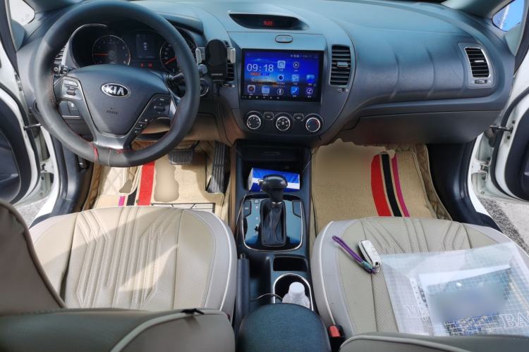 Used Kia K3 2016 1.6L Automatic GLS Center Console