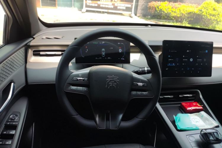 Used BYD Qin PLUS 2025 DM-i Smart Drive 55KM Leading Model Steering Wheel