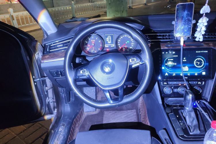 Used Volkswagen Magotan 2017 330TSI DSG Luxury Model Steering Wheel