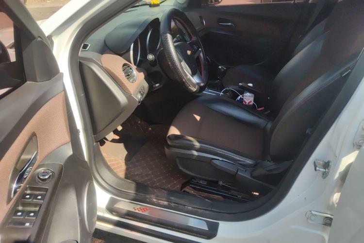 Used Chevrolet Cruze 2013 Hatchback 1.6L Manual Luxury Model Driver Seat