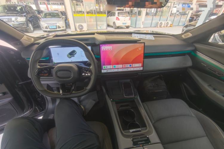 Used Lynk & Co 08 EM-P 2023 220km All-Wheel-Drive Performance Halo Center Console