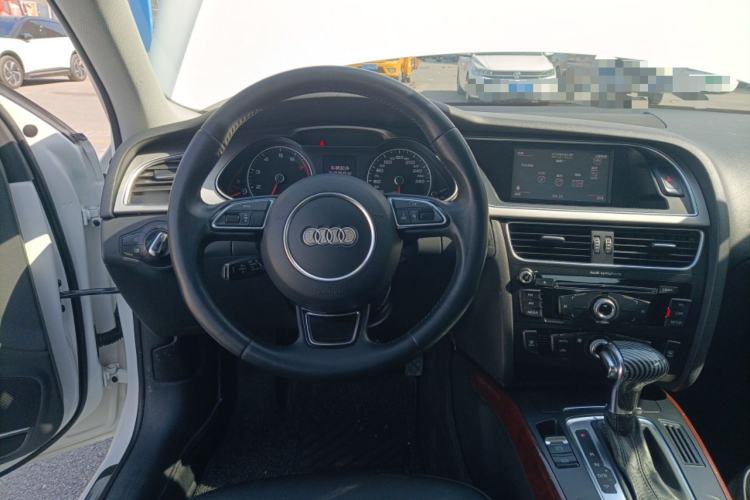 Used Audi A4L 2013 35 TFSI Automatic Standard Model Steering Wheel