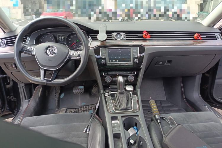 Used Volkswagen Magotan 2017 380TSI DSG Luxury Model Center Console