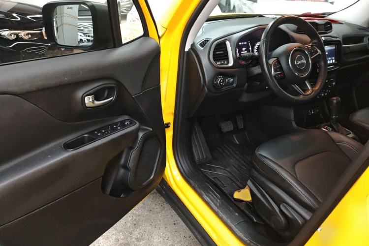 Used Jeep Renegade 2021 220T Automatic Elite Edition Interior 3