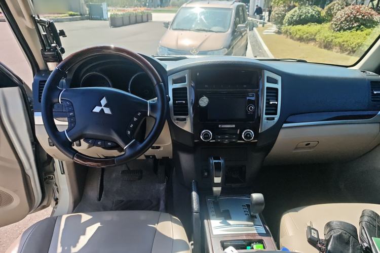 Used Mitsubishi Pajero 2017 V97 3.8L 5-Door GLS Model with Sunroof – Middle East
