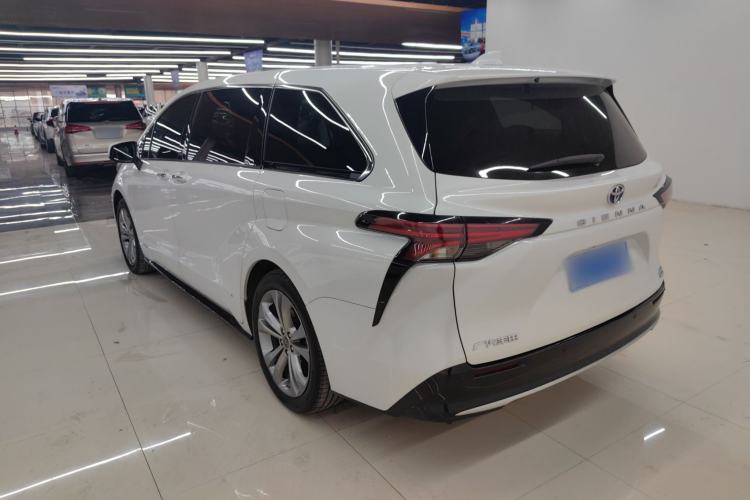 Used Toyota Sienna 2023 2.5L Hybrid Deluxe Edition
