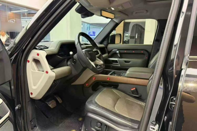 Used Land Rover Defender 2022 110 P400 X-DYNAMIC HSE Interior 2