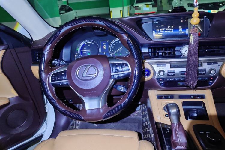 Used Lexus ES 2017 300h Mark Levinson Luxury Edition