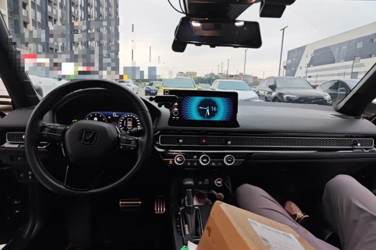 Used Honda Civic 2022 240TURBO CVT Dynamic Edition Center Console