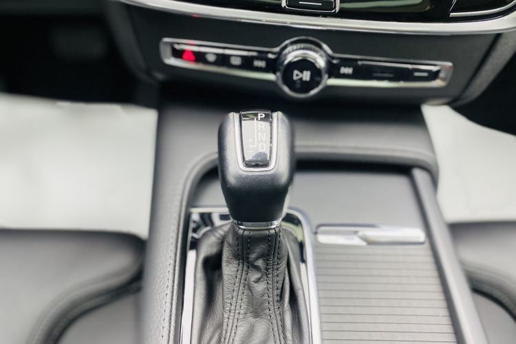 Used Volvo V90 2017 Cross Country T5 AWD Smart Range Edition Interior 7