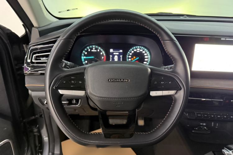 Used CHANGAN OSHAN X7 PLUS 2023 Enjoy Edition 1.5T Automatic Smart Edition 7-Seater Interior 2