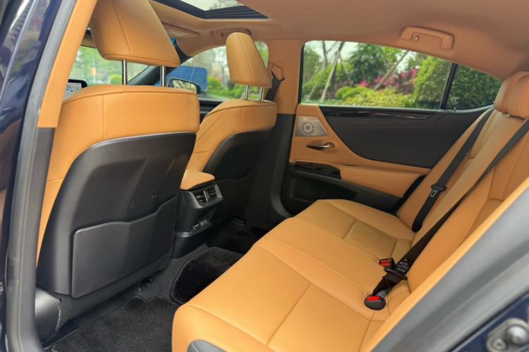 Used Lexus ES 2023 200 Excellence Edition