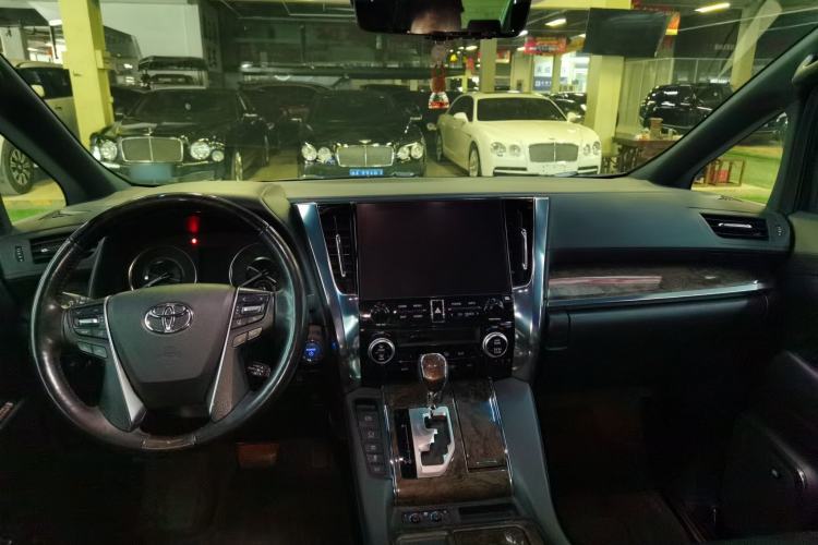 Used Toyota Vellfire 2023 Crown Dual-Engine 2.5L HV Ultimate Edition