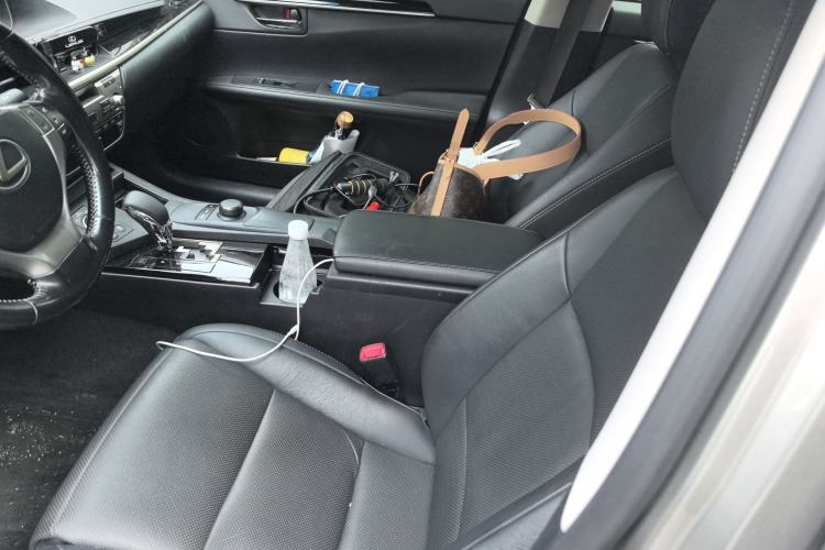 Used Lexus ES 2014 300h Elite Edition Left Front Seat