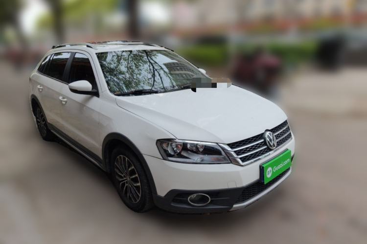 Used Volkswagen Cross Lavida 2014 1.4TSI DSG Front Right 45 Deg