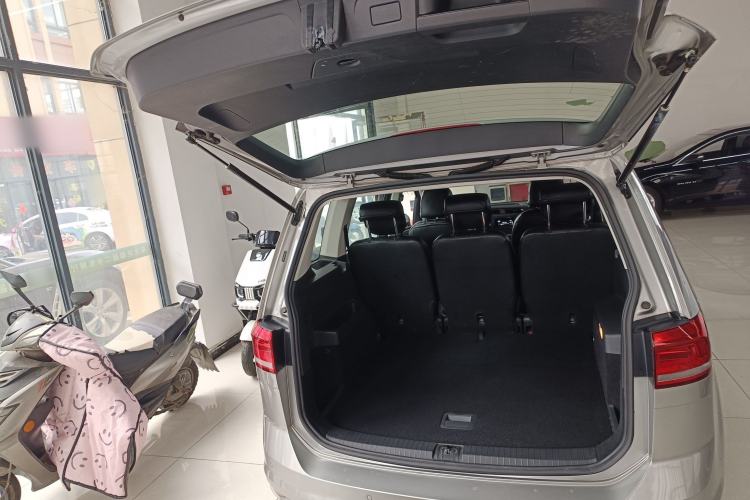 Used Volkswagen Touran 2016 Touran L 280TSI DSG Style Edition Trunk