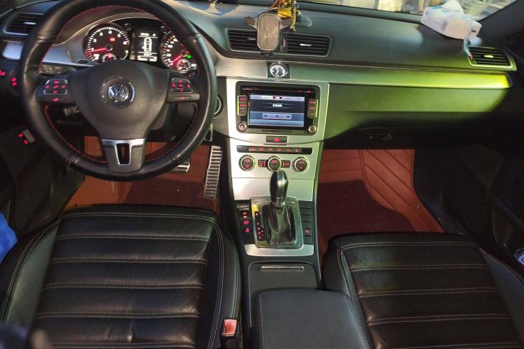 Used Volkswagen FAW-Volkswagen CC 2013 1.8TSI Prestige Model Center Console