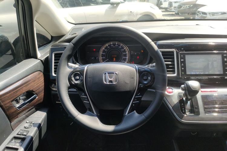 Used Honda Elysion 2016 2.4L Supreme Edition
