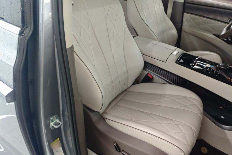 Used Denza D9 2022 DM-i 1040 Prestige Model