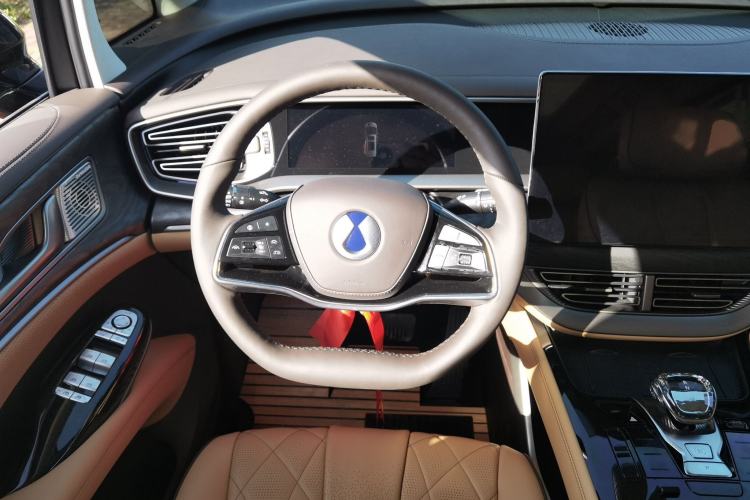 Used Denza D9 2024 DM-i 980 Four-Wheel Drive Prestige Model
