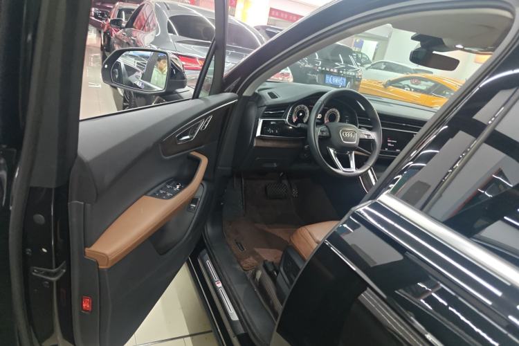 Used Audi Q7 2023 55 TFSI quattro S line Sport Edition Driver Seat