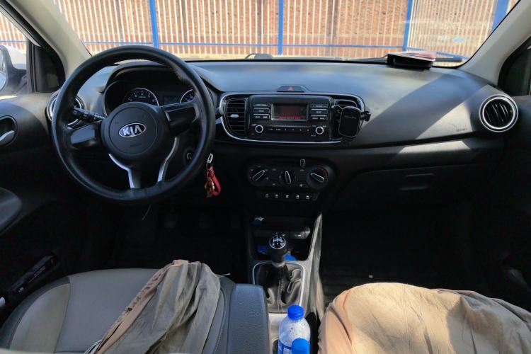 Used Kia Pegas 2019 1.4L Manual Value Edition National VI Standard Center Console