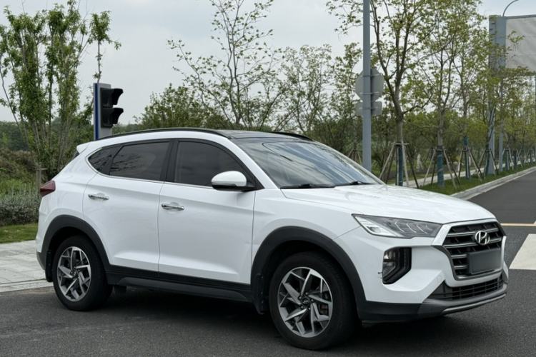 Used Hyundai Tucson 2019 280TGDi Dual-Clutch Two-Wheel Drive Fashion Edition China VI Standard
