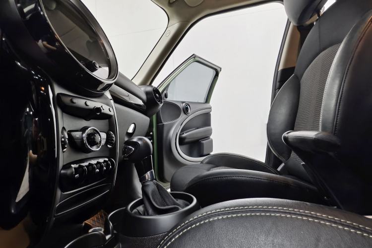 Used MINI Countryman 2016 1.6T COOPER ALL4 Fun Equipment Enthusiast Interior 6