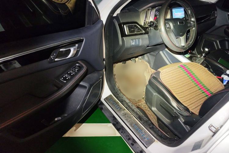 Used Zotye Domy X5 2015 1.5T Manual Luxury Version China IV Standard
