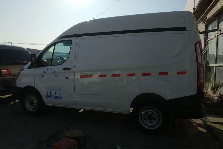 Used Ford Transit 2017 2.0T Diesel Van Short Wheelbase Mid-Roof China V Standard
