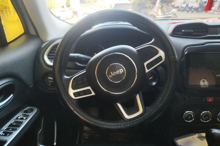 Used Jeep Renegade 2017 180T Automatic High-Energy Version Steering Wheel