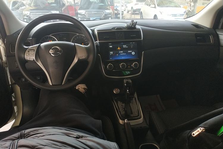 Used Nissan Tiida 2019 1.6L CVT Smart Drive Version China VI Standard Center Console